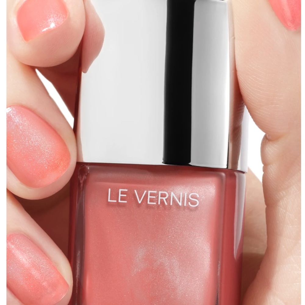 New Limited Edition Chanel Nail Polish Dazzling Artist #405 - Picture 4 of 6